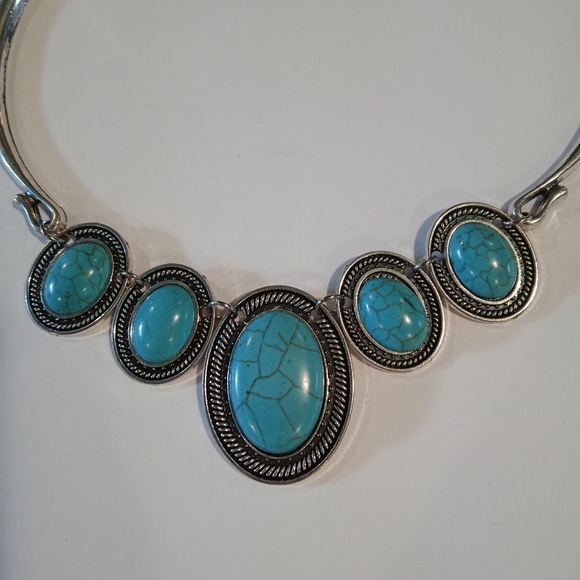Beautiful Faux Turquoise Cabachon w Silver Choker Bib Statement Piece Necklace - Picture 4 of 8